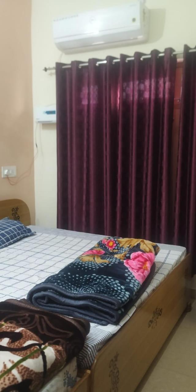 Anant Paying Guest House Ayodhya Экстерьер фото
